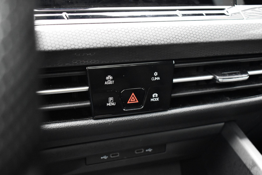 Volkswagen Golf 2.0 TSI GTI | Panoramadak | ACC | Matrix-LED | Stoel + Stuurverwarming | CarPlay |