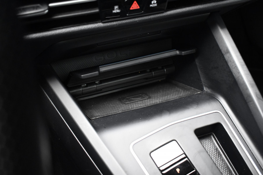 Volkswagen Golf 2.0 TSI GTI | Panoramadak | ACC | Matrix-LED | Stoel + Stuurverwarming | CarPlay |