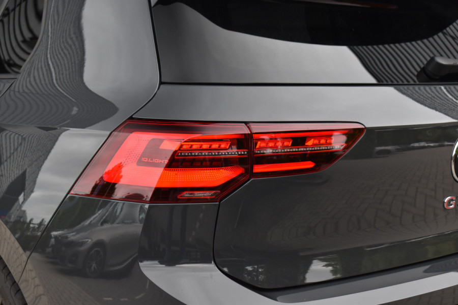 Volkswagen Golf 2.0 TSI GTI | Panoramadak | ACC | Matrix-LED | Stoel + Stuurverwarming | CarPlay |