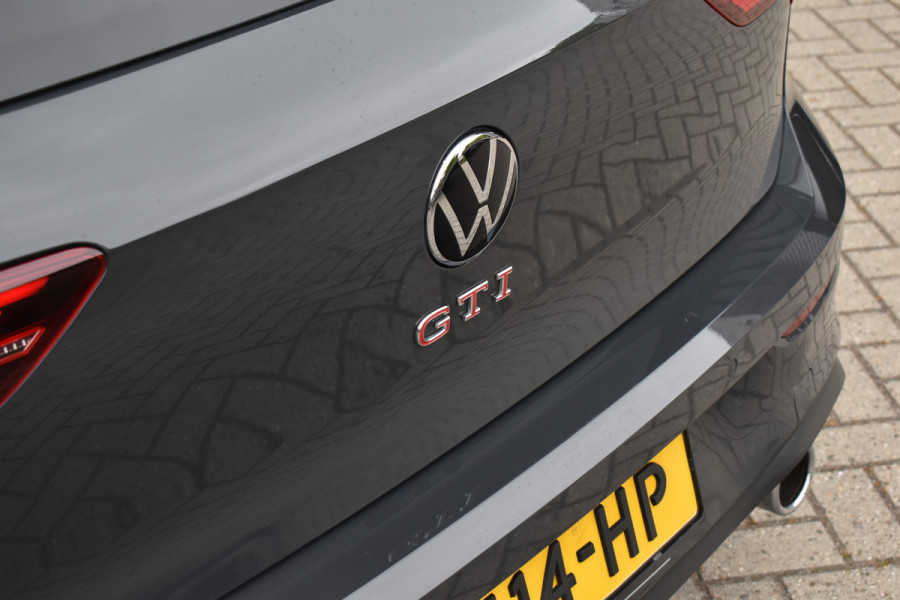 Volkswagen Golf 2.0 TSI GTI | Panoramadak | ACC | Matrix-LED | Stoel + Stuurverwarming | CarPlay |