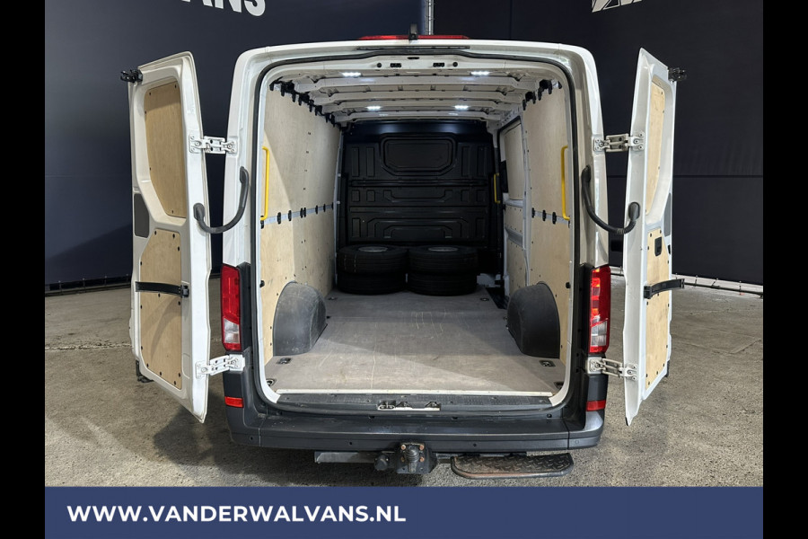 Volkswagen Crafter 2.0 TDI 141pk L3H2 (Oude L2H1) Euro6 Airco | Camera | Apple Carplay | 3000kg Trekhaak | Cruisecontrol Android Auto, Parkeersensoren, Bijrijdersbank