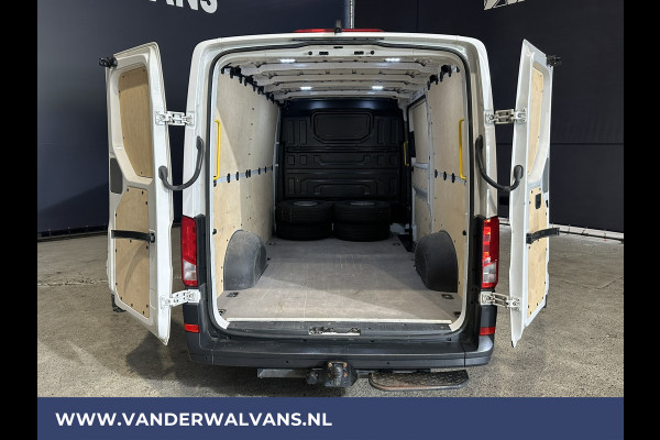Volkswagen Crafter 2.0 TDI 141pk L3H2 (Oude L2H1) Euro6 Airco | Camera | Apple Carplay | 3000kg Trekhaak | Cruisecontrol Android Auto, Parkeersensoren, Bijrijdersbank