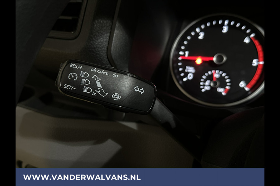 Volkswagen Crafter 2.0 TDI 141pk L3H2 (Oude L2H1) Euro6 Airco | Camera | Apple Carplay | 3000kg Trekhaak | Cruisecontrol Android Auto, Parkeersensoren, Bijrijdersbank