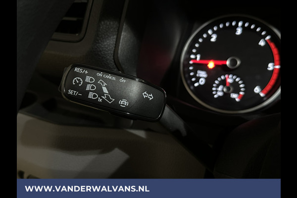 Volkswagen Crafter 2.0 TDI 141pk L3H2 (Oude L2H1) Euro6 Airco | Camera | Apple Carplay | 3000kg Trekhaak | Cruisecontrol Android Auto, Parkeersensoren, Bijrijdersbank