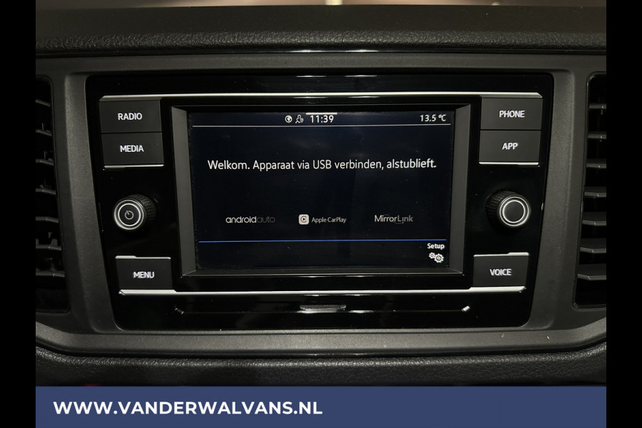 Volkswagen Crafter 2.0 TDI 141pk L3H2 (Oude L2H1) Euro6 Airco | Camera | Apple Carplay | 3000kg Trekhaak | Cruisecontrol Android Auto, Parkeersensoren, Bijrijdersbank