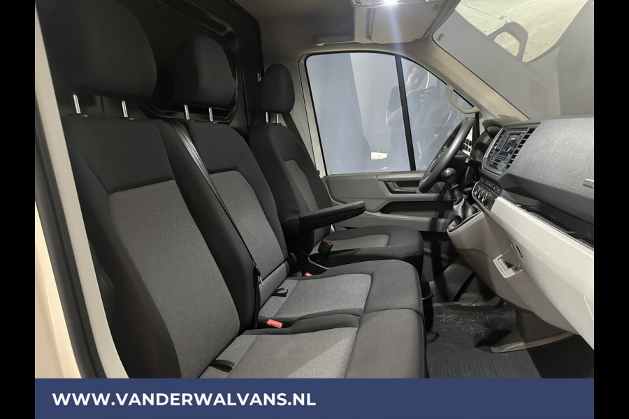 Volkswagen Crafter 2.0 TDI 141pk L3H2 (Oude L2H1) Euro6 Airco | Camera | Apple Carplay | 3000kg Trekhaak | Cruisecontrol Android Auto, Parkeersensoren, Bijrijdersbank