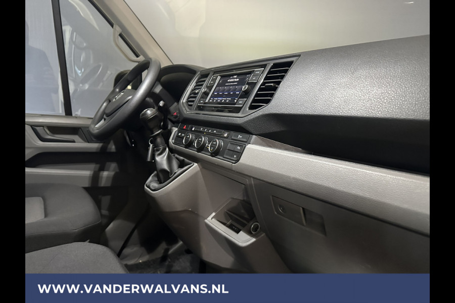 Volkswagen Crafter 2.0 TDI 141pk L3H2 (Oude L2H1) Euro6 Airco | Camera | Apple Carplay | 3000kg Trekhaak | Cruisecontrol Android Auto, Parkeersensoren, Bijrijdersbank
