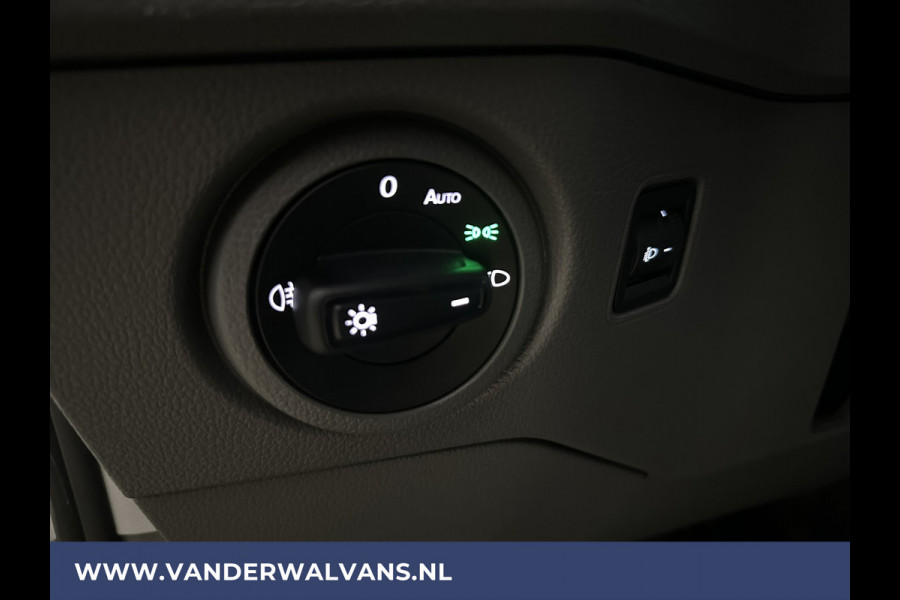 Volkswagen Crafter 2.0 TDI 141pk L3H2 (Oude L2H1) Euro6 Airco | Camera | Apple Carplay | 3000kg Trekhaak | Cruisecontrol Android Auto, Parkeersensoren, Bijrijdersbank