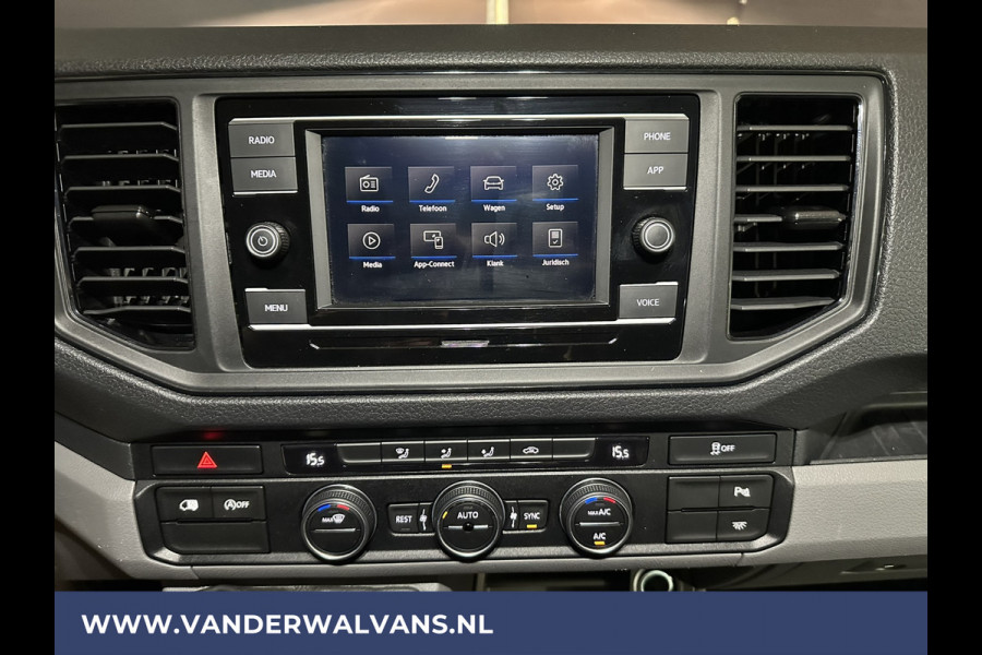 Volkswagen Crafter 2.0 TDI 141pk L3H2 (Oude L2H1) Euro6 Airco | Camera | Apple Carplay | 3000kg Trekhaak | Cruisecontrol Android Auto, Parkeersensoren, Bijrijdersbank