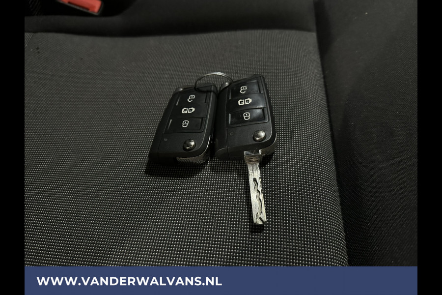 Volkswagen Crafter 2.0 TDI 141pk L3H2 (Oude L2H1) Euro6 Airco | Camera | Apple Carplay | 3000kg Trekhaak | Cruisecontrol Android Auto, Parkeersensoren, Bijrijdersbank