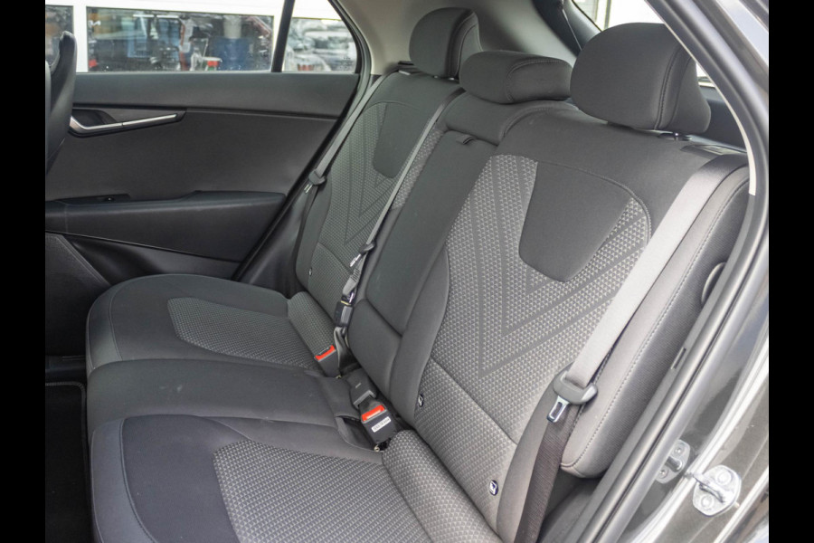 Kia Niro EV Light Edition 64.8 kWh Adaptieve cruise control l Navigatie l achteruitrijcamera