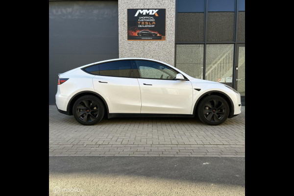 Tesla Model Y Wit 2023 MMX PACK
