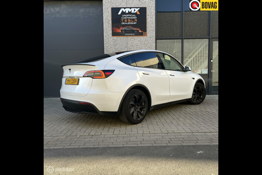 Tesla Model Y Wit 2023 MMX PACK