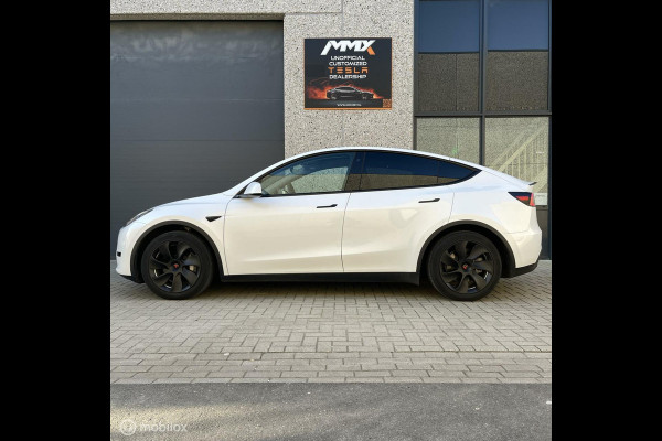Tesla Model Y Wit 2023 MMX PACK
