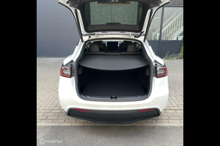 Tesla Model Y Wit 2023 MMX PACK