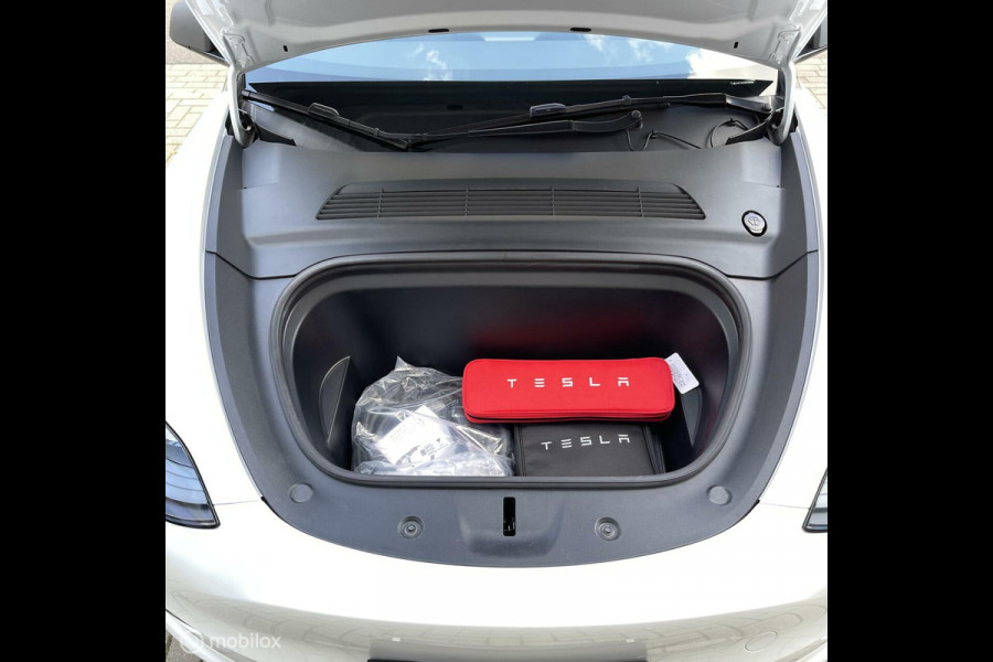 Tesla Model Y Wit 2023 MMX PACK