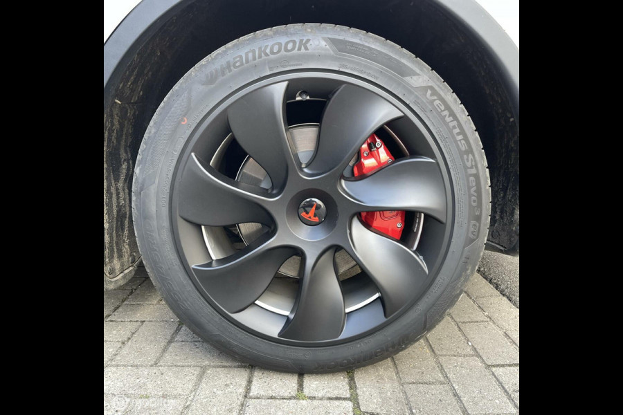Tesla Model Y Wit 2023 MMX PACK