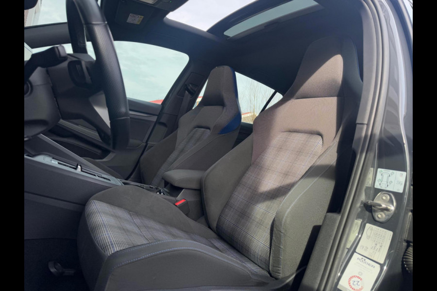 Volkswagen Golf 1.4 eHybrid GTE Pano/HuD/Camera/Matrix