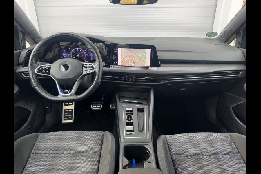 Volkswagen Golf 1.4 eHybrid GTE Pano/HuD/Camera/Matrix