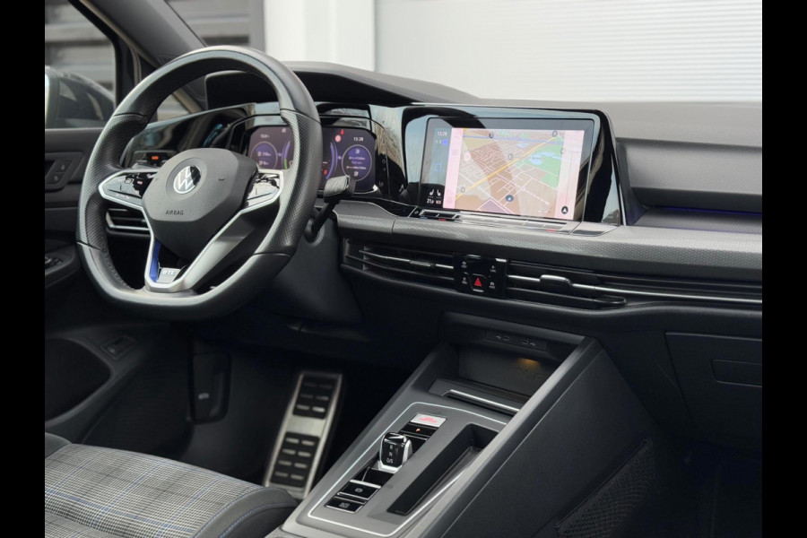 Volkswagen Golf 1.4 eHybrid GTE Pano/HuD/Camera/Matrix