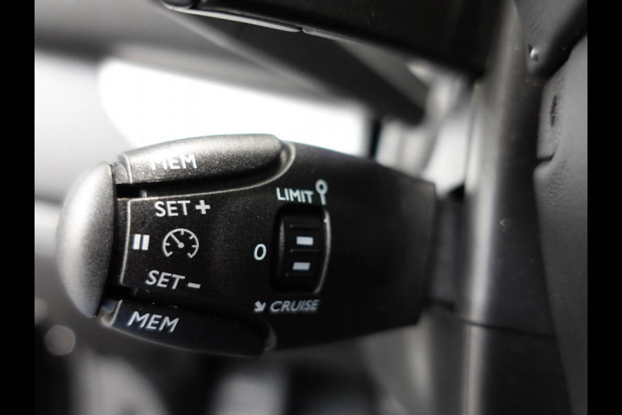 Opel Vivaro 2.0 BlueHDi 145PK L3 Automaat Navigatie Parkeersensoren Trekhaak Bluetooth