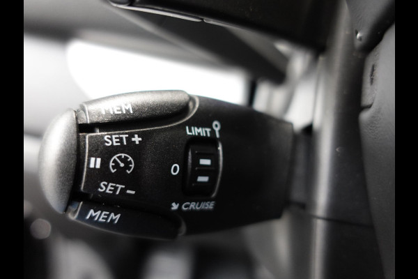 Opel Vivaro 2.0 BlueHDi 145PK L3 Automaat Navigatie Parkeersensoren Trekhaak Bluetooth