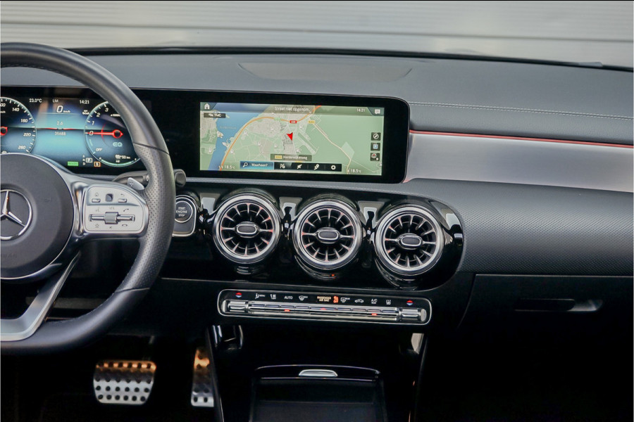 Mercedes-Benz CLA-Klasse 250 e AMG Pano Leder Ambiente Camera 19"