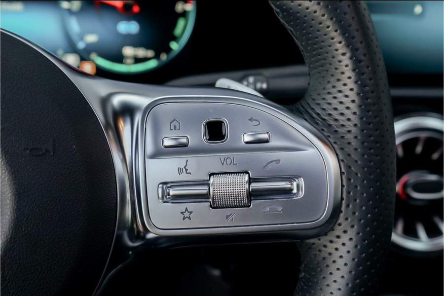 Mercedes-Benz CLA-Klasse 250 e AMG Pano Leder Ambiente Camera 19"