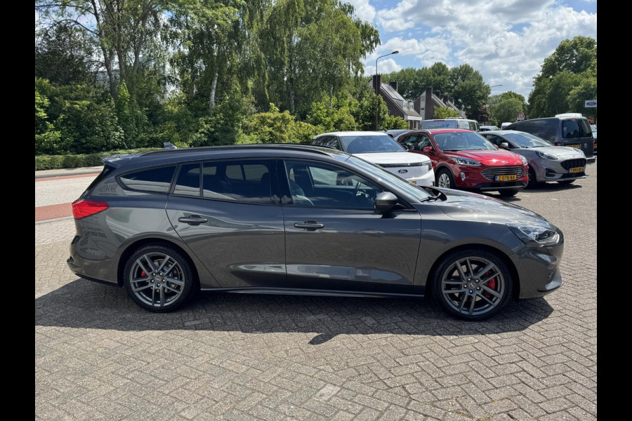 Ford FOCUS Wagon 2.3 EcoBoost ST-3 278pk | Adaptieve cruise control | Adaptieve LED |  Trekhaak | Winter Pack | Bang&Olufsen | Elektrische achterklep | Head up Display