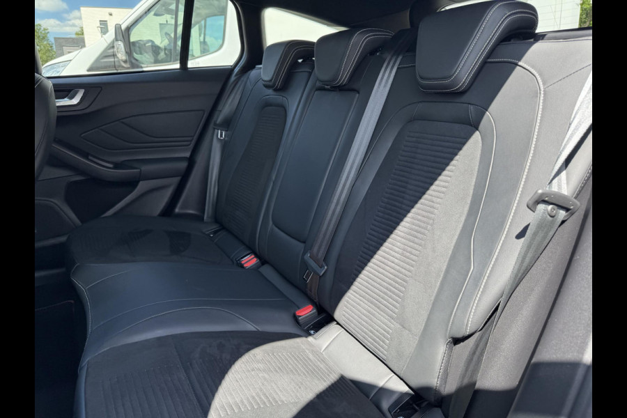 Ford FOCUS Wagon 2.3 EcoBoost ST-3 278pk | Adaptieve cruise control | Adaptieve LED |  Trekhaak | Winter Pack | Bang&Olufsen | Elektrische achterklep | Head up Display