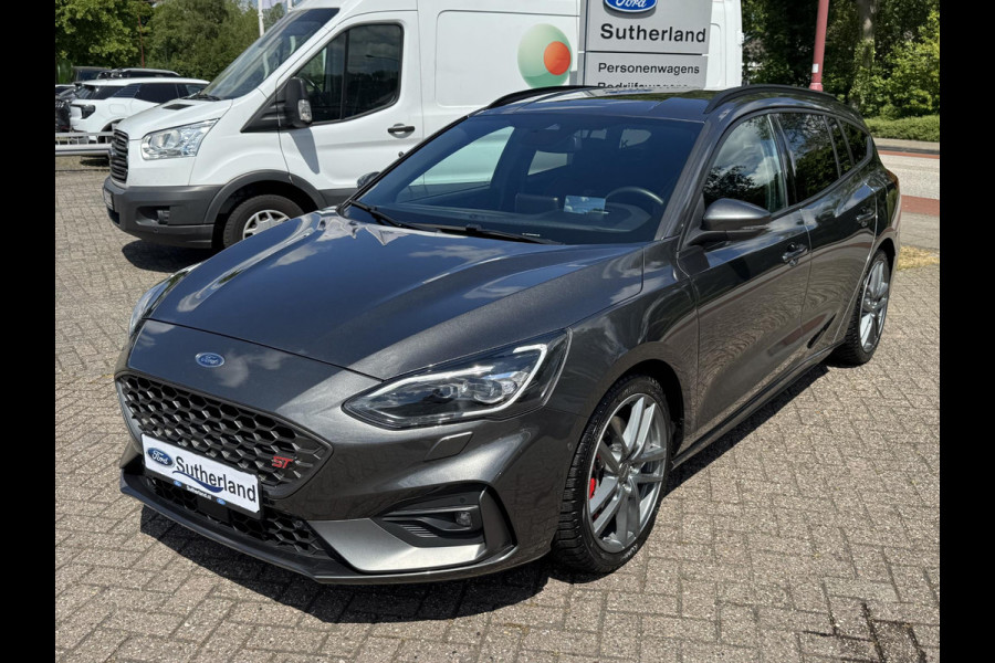 Ford FOCUS Wagon 2.3 EcoBoost ST-3 278pk | Adaptieve cruise control | Adaptieve LED |  Trekhaak | Winter Pack | Bang&Olufsen | Elektrische achterklep | Head up Display
