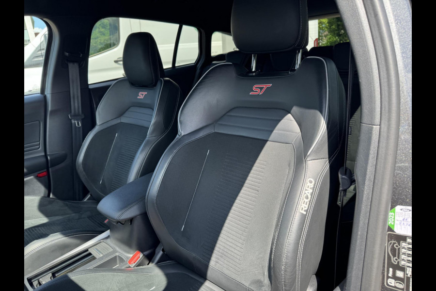 Ford FOCUS Wagon 2.3 EcoBoost ST-3 278pk | Adaptieve cruise control | Adaptieve LED |  Trekhaak | Winter Pack | Bang&Olufsen | Elektrische achterklep | Head up Display