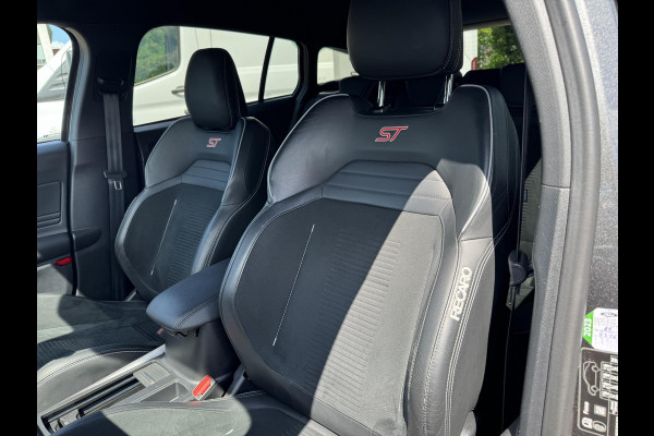 Ford FOCUS Wagon 2.3 EcoBoost ST-3 278pk | Adaptieve cruise control | Adaptieve LED |  Trekhaak | Winter Pack | Bang&Olufsen | Elektrische achterklep | Head up Display