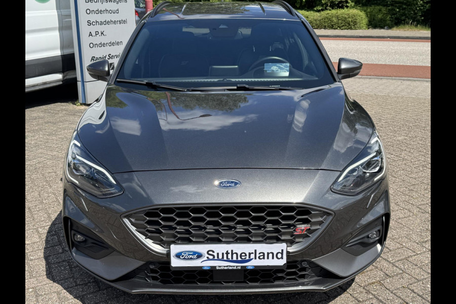 Ford FOCUS Wagon 2.3 EcoBoost ST-3 278pk | Adaptieve cruise control | Adaptieve LED |  Trekhaak | Winter Pack | Bang&Olufsen | Elektrische achterklep | Head up Display