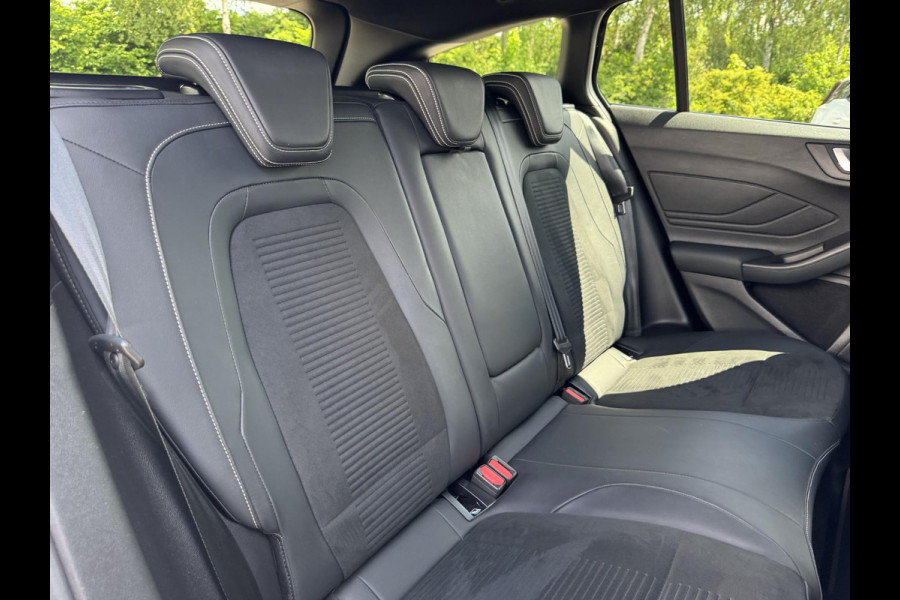 Ford FOCUS Wagon 2.3 EcoBoost ST-3 278pk | Adaptieve cruise control | Adaptieve LED |  Trekhaak | Winter Pack | Bang&Olufsen | Elektrische achterklep | Head up Display