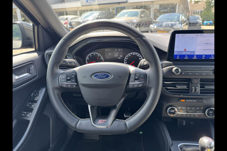Ford FOCUS Wagon 2.3 EcoBoost ST-3 278pk | Adaptieve cruise control | Adaptieve LED |  Trekhaak | Winter Pack | Bang&Olufsen | Elektrische achterklep | Head up Display