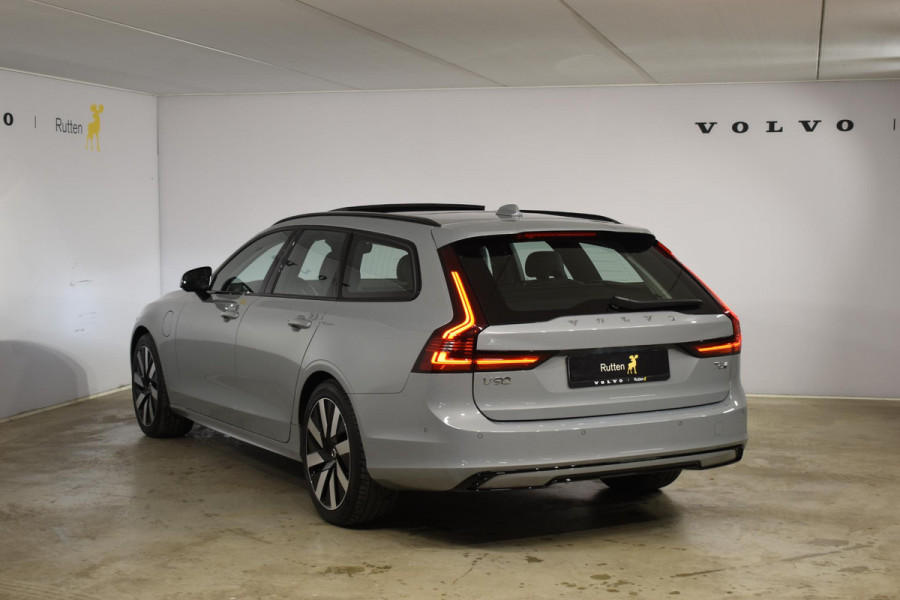 Volvo V90 T6 350PK Automaat Plug-in hybrid AWD Ultra Dark / Panoramadak / 360 camera / Head-up display / Trekhaak
