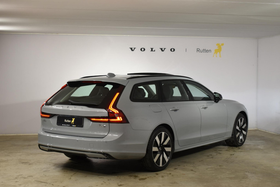 Volvo V90 T6 350PK Automaat Plug-in hybrid AWD Ultra Dark / Panoramadak / 360 camera / Head-up display / Trekhaak