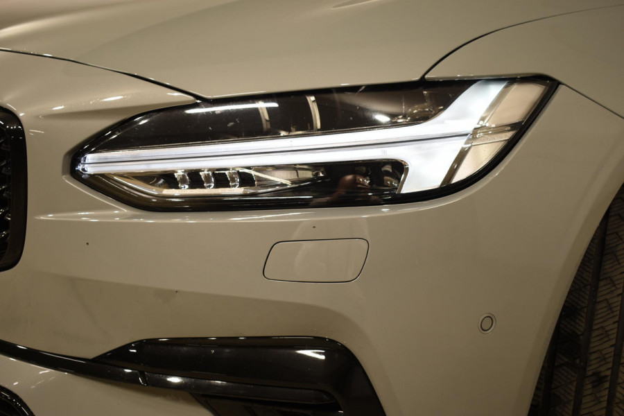 Volvo V90 T6 350PK Automaat Plug-in hybrid AWD Ultra Dark / Panoramadak / 360 camera / Head-up display / Trekhaak