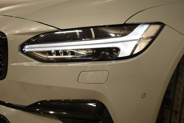 Volvo V90 T6 350PK Automaat Plug-in hybrid AWD Ultra Dark / Panoramadak / 360 camera / Head-up display / Trekhaak
