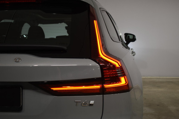 Volvo V90 T6 350PK Automaat Plug-in hybrid AWD Ultra Dark / Panoramadak / 360 camera / Head-up display / Trekhaak