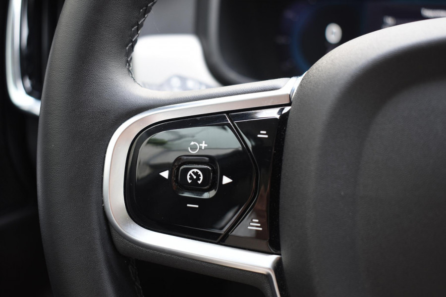 Volvo V90 T6 350PK Automaat Plug-in hybrid AWD Ultra Dark / Panoramadak / 360 camera / Head-up display / Trekhaak