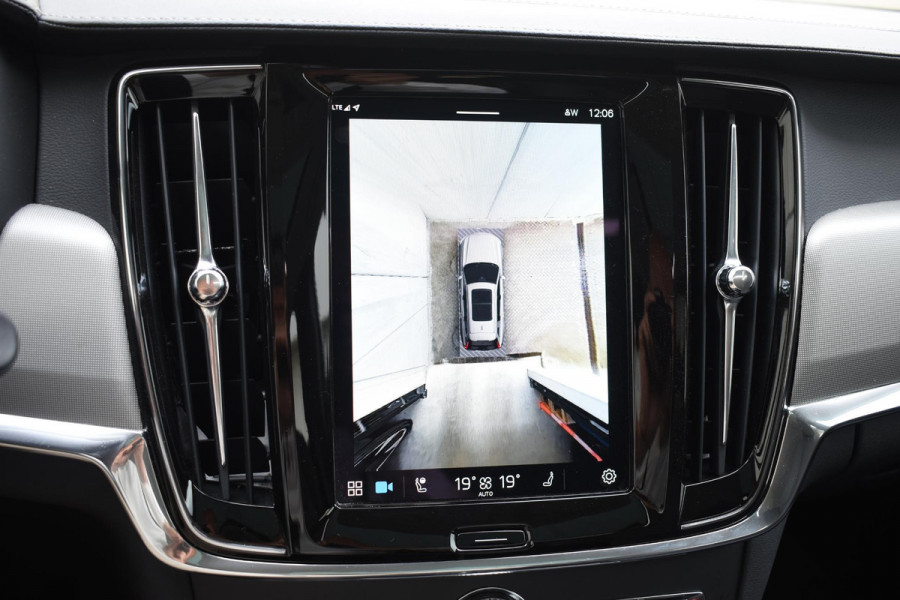 Volvo V90 T6 350PK Automaat Plug-in hybrid AWD Ultra Dark / Panoramadak / 360 camera / Head-up display / Trekhaak