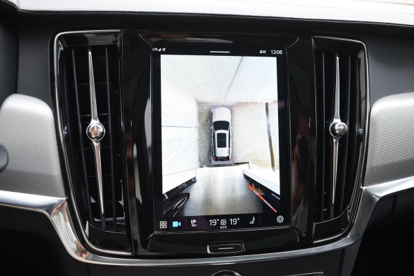 Volvo V90 T6 350PK Automaat Plug-in hybrid AWD Ultra Dark / Panoramadak / 360 camera / Head-up display / Trekhaak