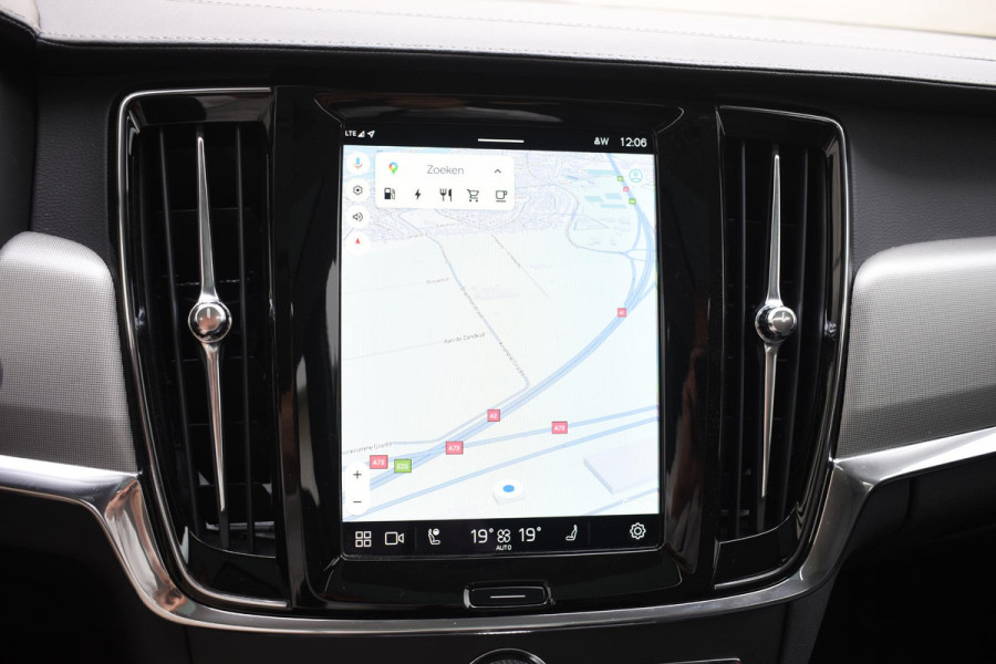 Volvo V90 T6 350PK Automaat Plug-in hybrid AWD Ultra Dark / Panoramadak / 360 camera / Head-up display / Trekhaak