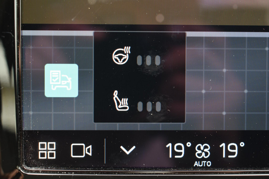 Volvo V90 T6 350PK Automaat Plug-in hybrid AWD Ultra Dark / Panoramadak / 360 camera / Head-up display / Trekhaak
