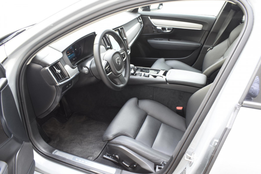 Volvo V90 T6 350PK Automaat Plug-in hybrid AWD Ultra Dark / Panoramadak / 360 camera / Head-up display / Trekhaak