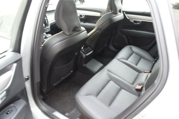 Volvo V90 T6 350PK Automaat Plug-in hybrid AWD Ultra Dark / Panoramadak / 360 camera / Head-up display / Trekhaak
