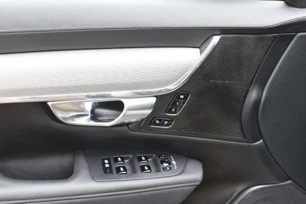 Volvo V90 T6 350PK Automaat Plug-in hybrid AWD Ultra Dark / Panoramadak / 360 camera / Head-up display / Trekhaak