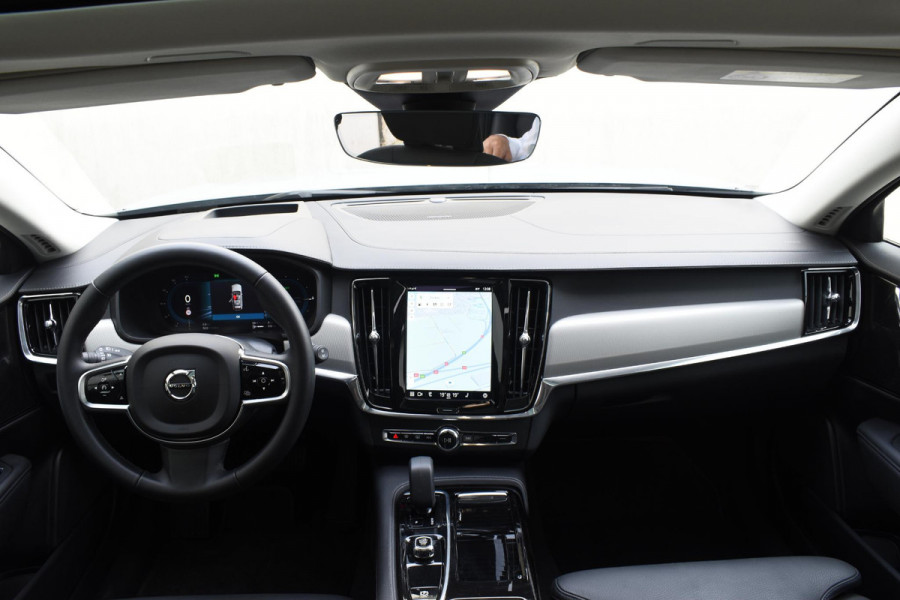 Volvo V90 T6 350PK Automaat Plug-in hybrid AWD Ultra Dark / Panoramadak / 360 camera / Head-up display / Trekhaak
